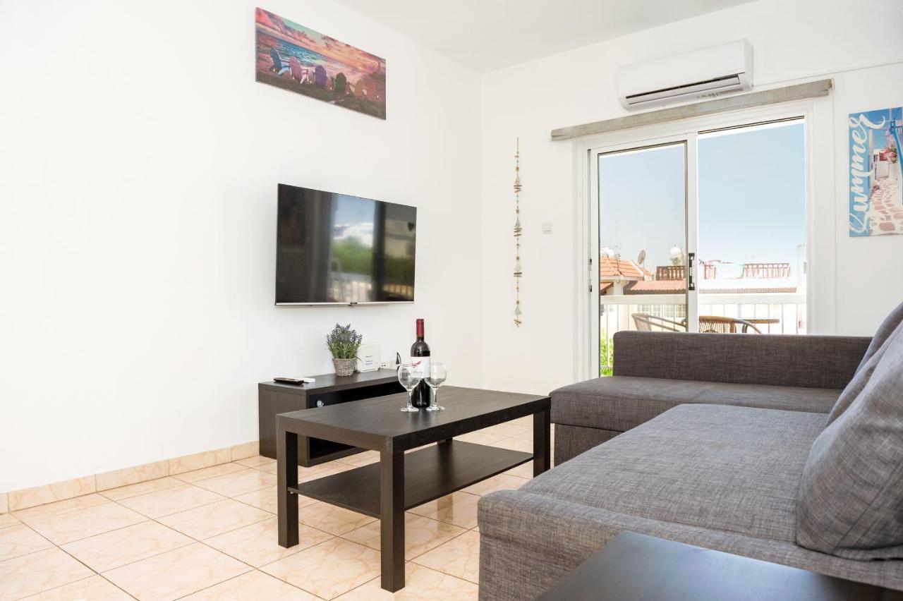 Mynapa Apartments アヤナパ エクステリア 写真
