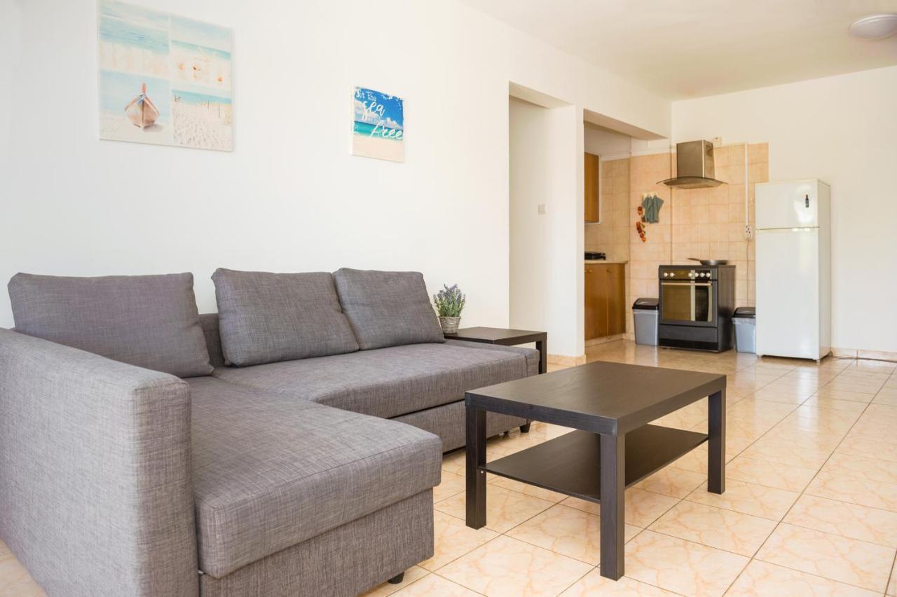Mynapa Apartments アヤナパ エクステリア 写真