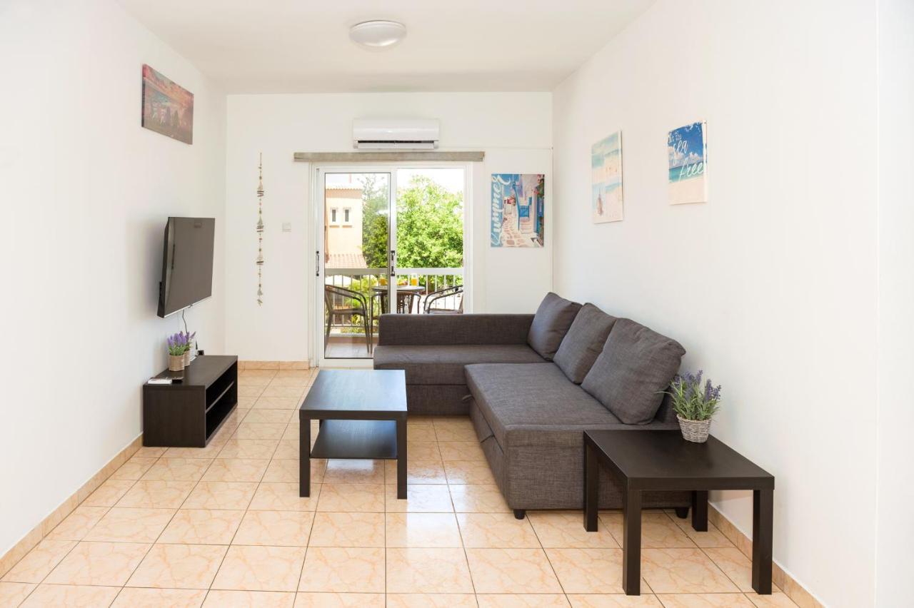 Mynapa Apartments アヤナパ エクステリア 写真