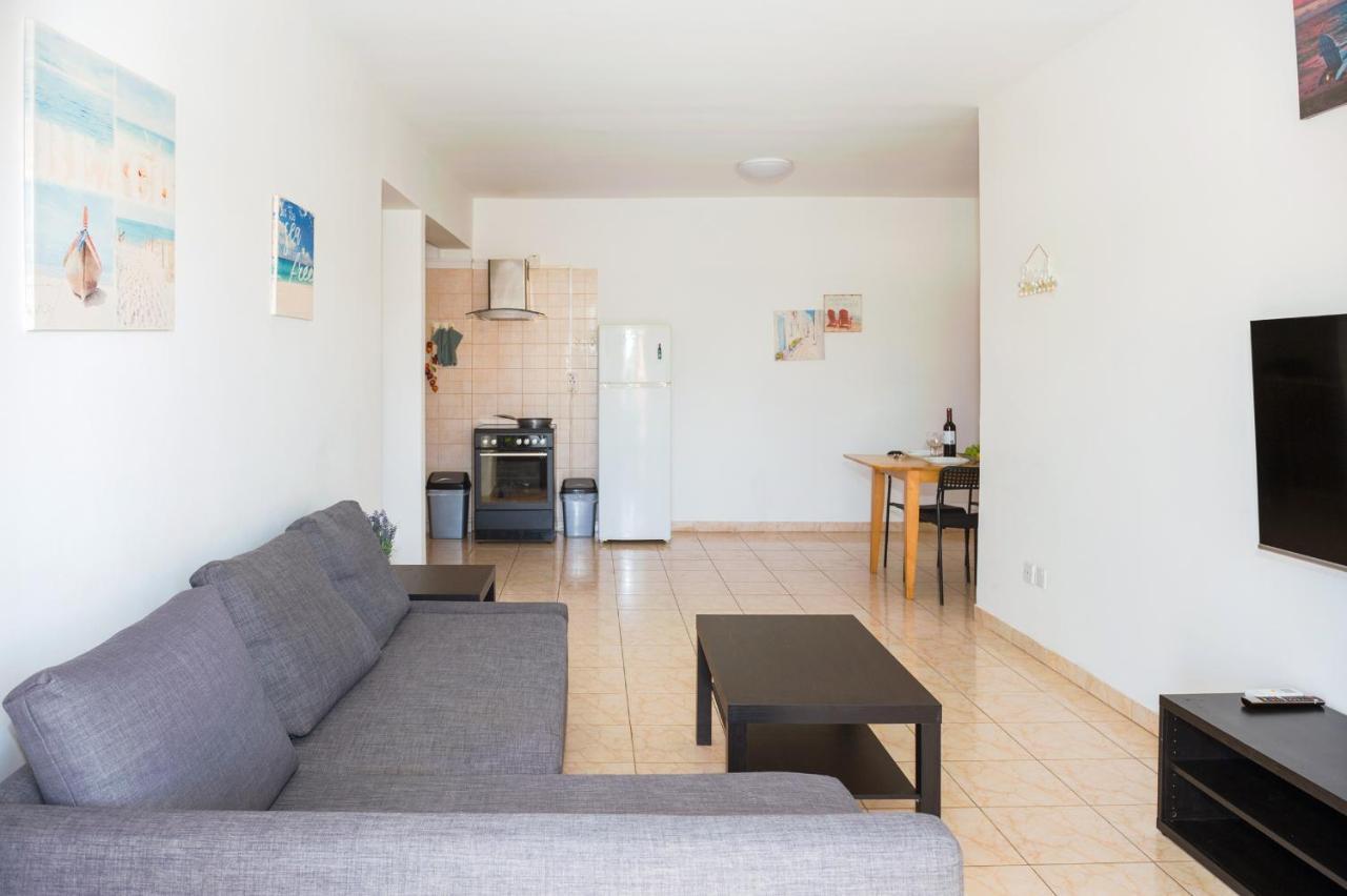 Mynapa Apartments アヤナパ エクステリア 写真