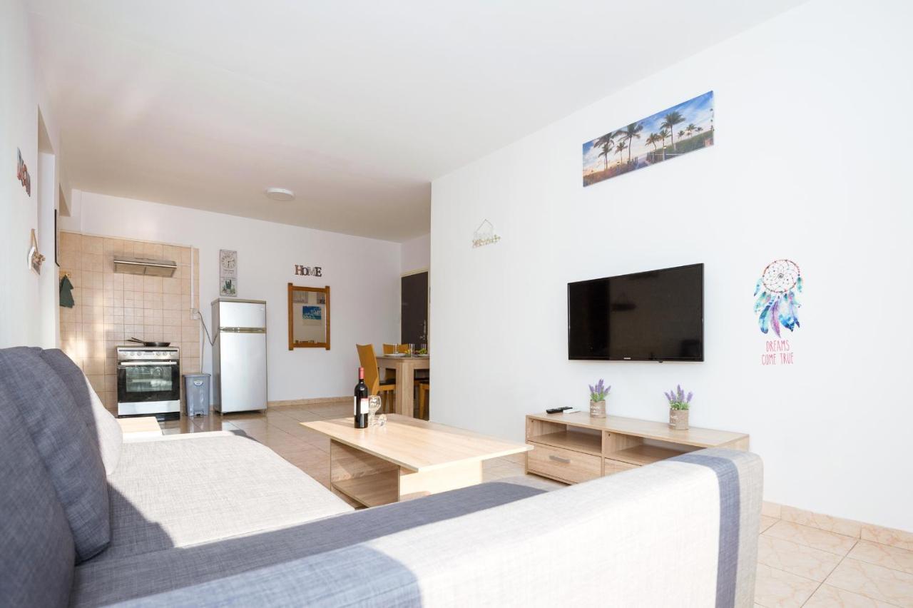 Mynapa Apartments アヤナパ エクステリア 写真