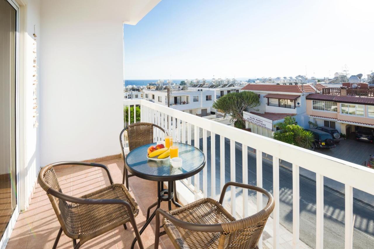 Mynapa Apartments アヤナパ エクステリア 写真